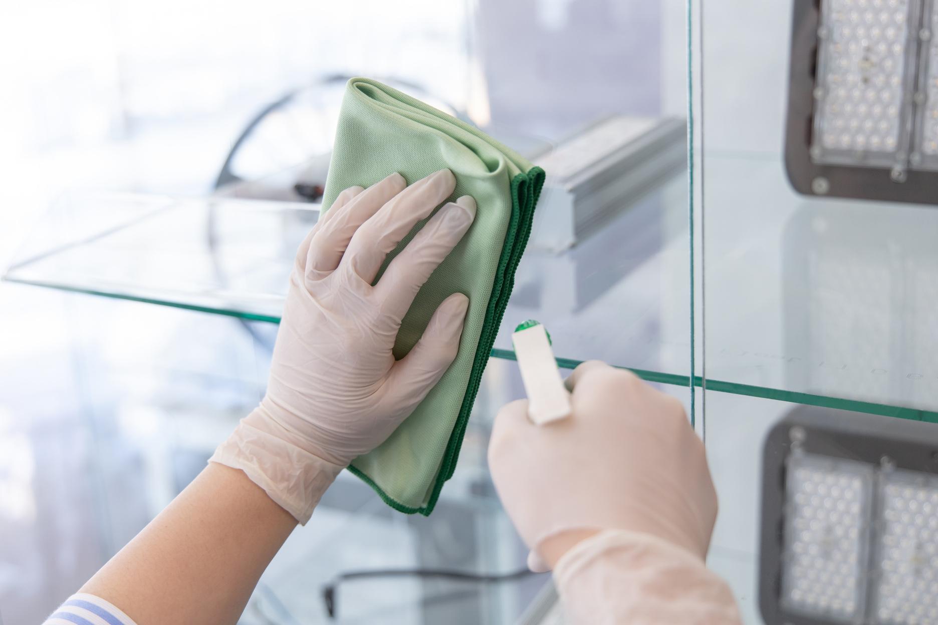 Specialized glass cleaning